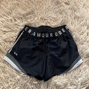 Women’s Under Armour shorts size small